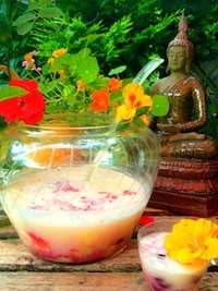Ananas-Kokos-Bowle mit veganer Eiscreme