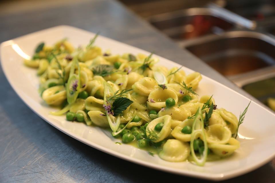 Orecchiette mit Erbsen, Pfeffer und Minze